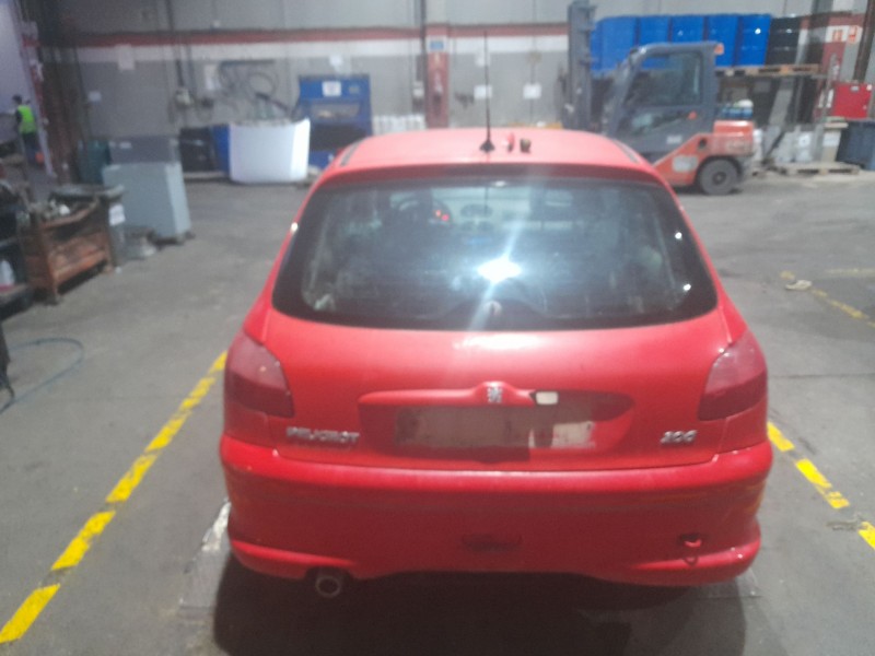 peugeot 206 berlina del año 2001