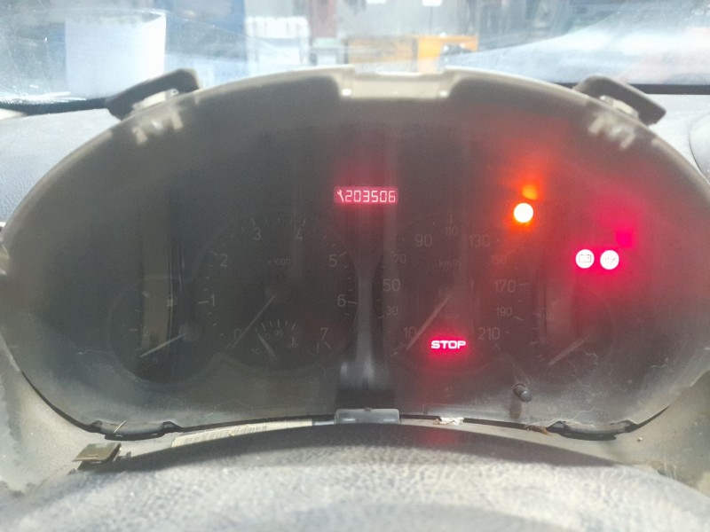 peugeot 206 berlina del año 2001