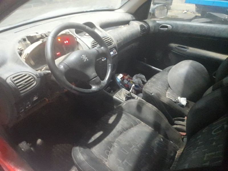 peugeot 206 berlina del año 2001
