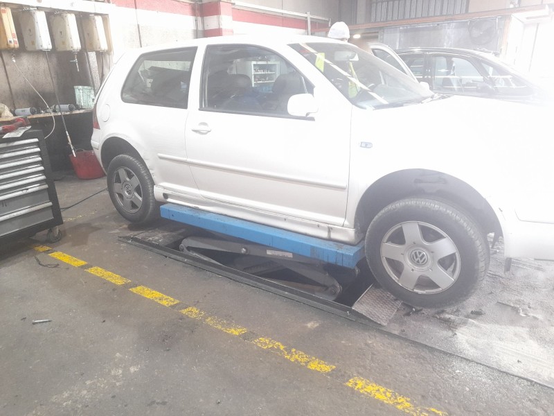 volkswagen golf iv berlina (1j1) del año 2002