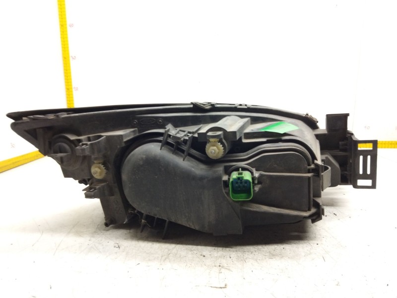 Recambio de faro izquierdo para ford mondeo berlina (ge) ambiente plus referencia OEM IAM 1305239176  