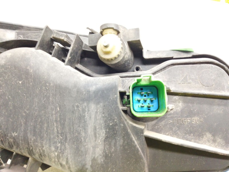 Recambio de faro izquierdo para ford mondeo berlina (ge) ambiente plus referencia OEM IAM 1305239176  