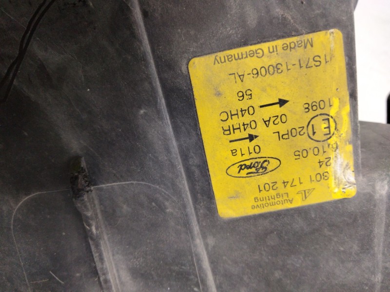 Recambio de faro izquierdo para ford mondeo berlina (ge) ambiente plus referencia OEM IAM 1305239176  