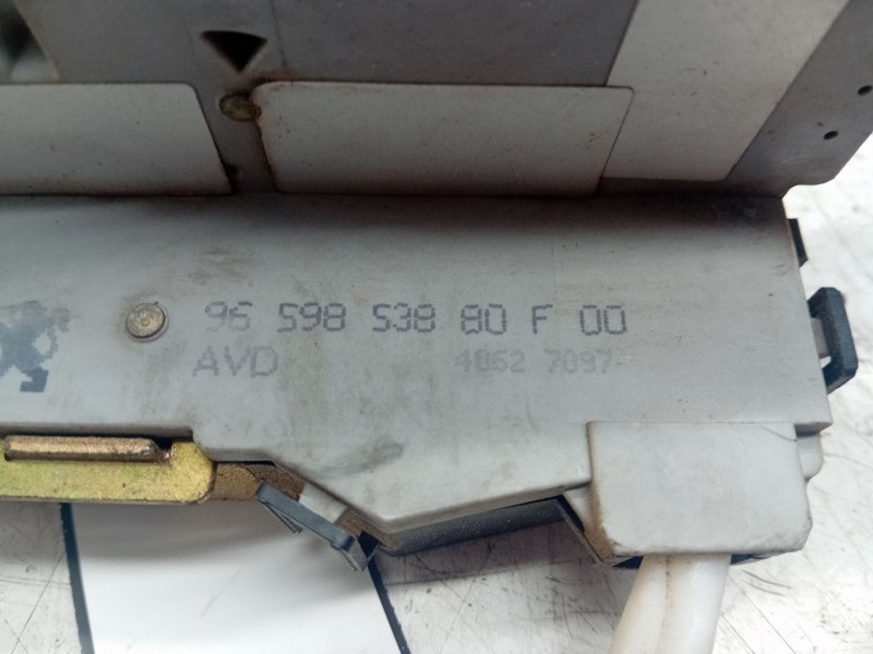 Recambio de cerradura puerta delantera derecha para peugeot 407 sw st confort pack referencia OEM IAM 96598S3880F00  