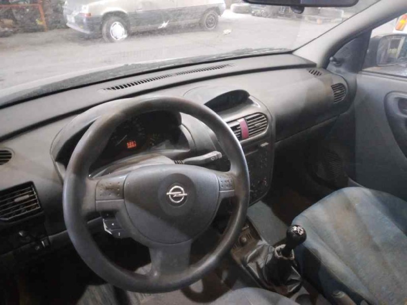 opel corsa c del año 2001