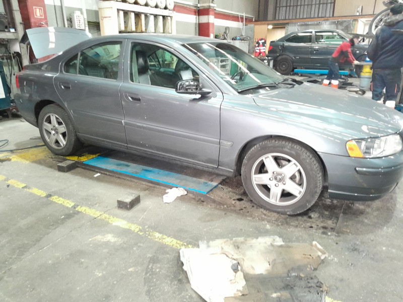 volvo s60 berlina del año 2004