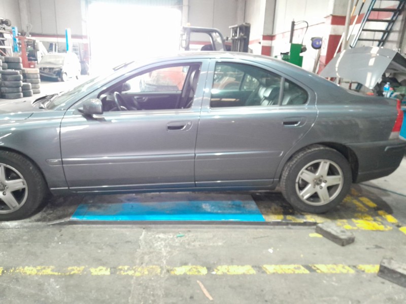 volvo s60 berlina del año 2004