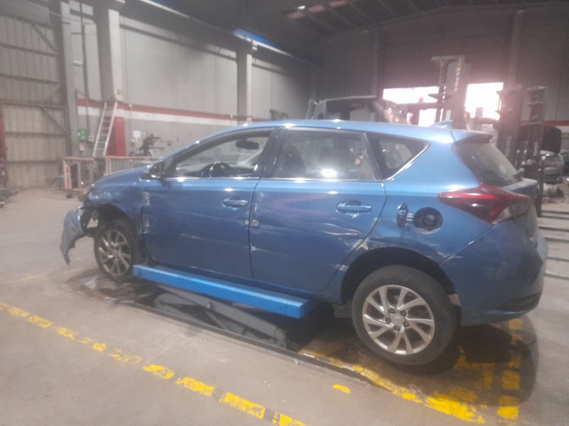 toyota auris del año 2016