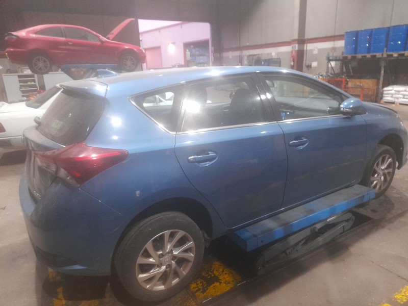 toyota auris del año 2016