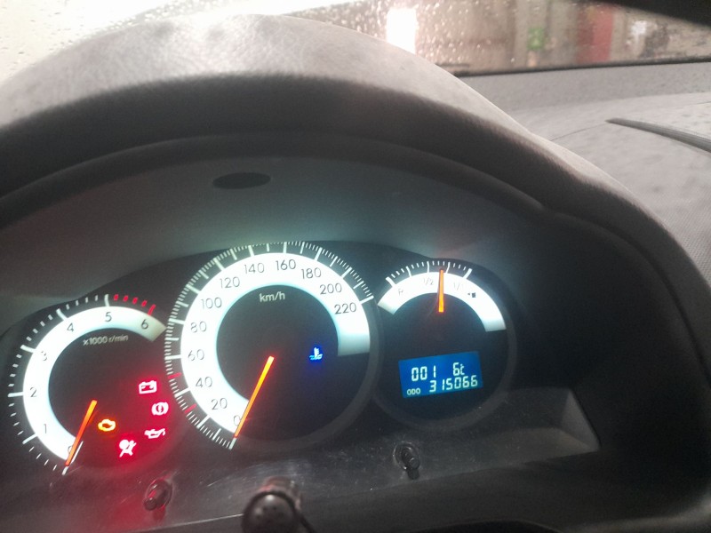 toyota corolla verso (r1) del año 2005