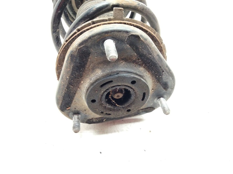 Recambio de amortiguador delantero derecho para toyota auris referencia OEM IAM 33970  