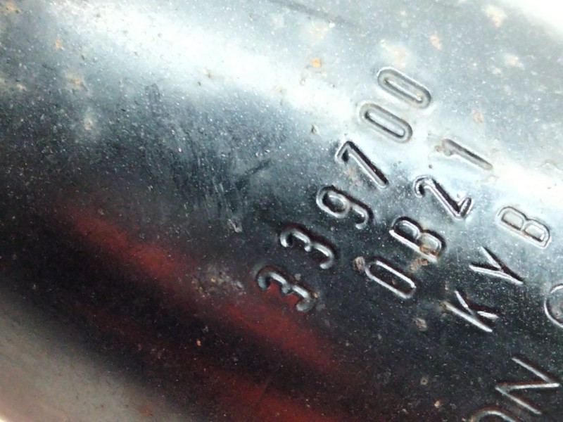 Recambio de amortiguador delantero derecho para toyota auris referencia OEM IAM 33970  