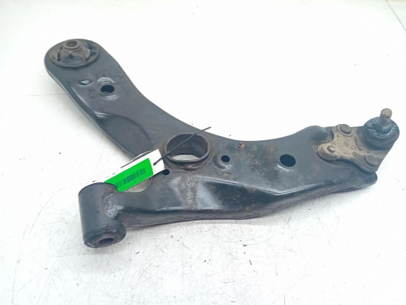Recambio de brazo suspension inferior delantero izquierdo para toyota auris referencia OEM IAM   