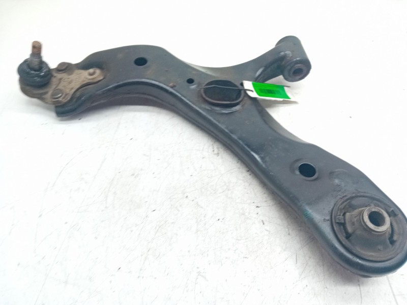 Recambio de brazo suspension inferior delantero izquierdo para toyota auris referencia OEM IAM   