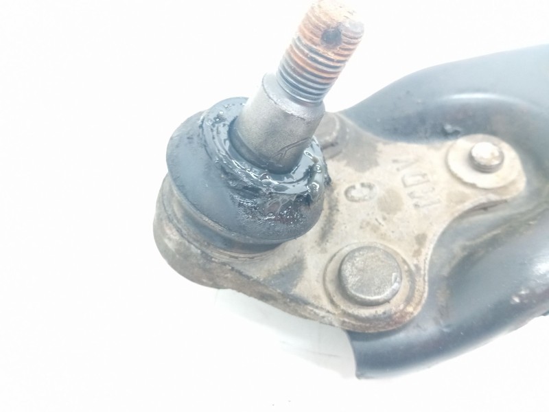 Recambio de brazo suspension inferior delantero izquierdo para toyota auris referencia OEM IAM   