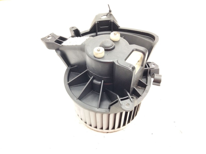 Recambio de motor calefaccion para opel corsa d 1.3 16v cdti referencia OEM IAM 13335075  
