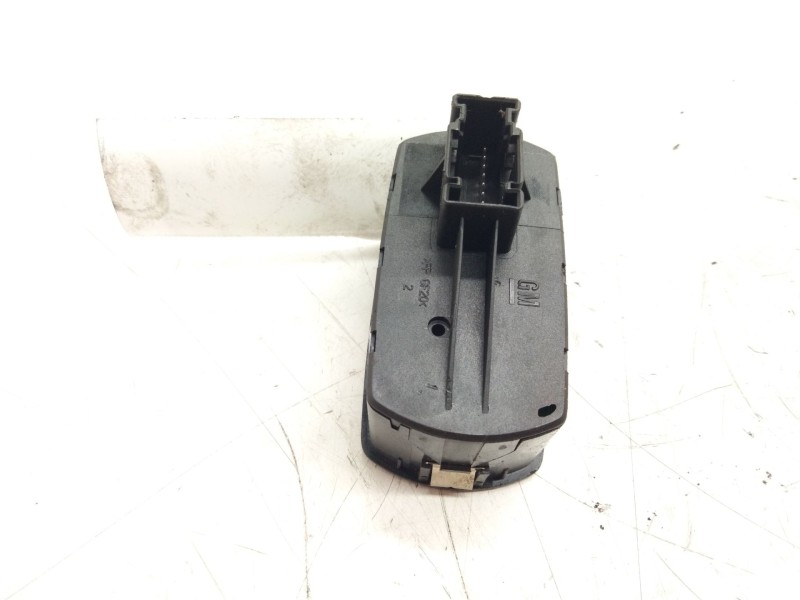 Recambio de mando elevalunas delantero izquierdo para opel corsa d 1.3 16v cdti referencia OEM IAM 13258521AA  