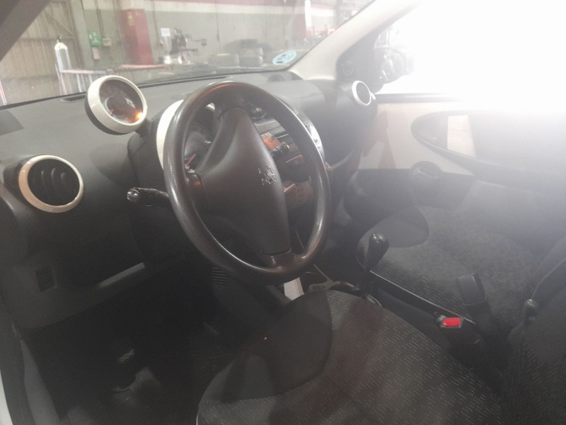 peugeot 107 del año 2001