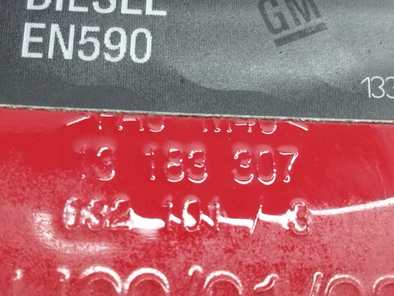 Recambio de tapa exterior combustible para opel corsa d 1.3 16v cdti referencia OEM IAM 13183307  