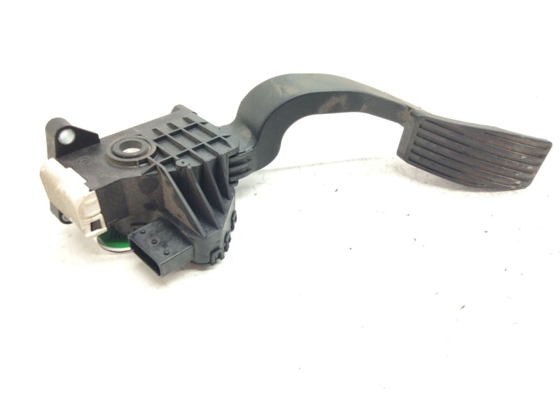 Recambio de pedal acelerador para opel corsa d 1.3 16v cdti referencia OEM IAM 13305804  