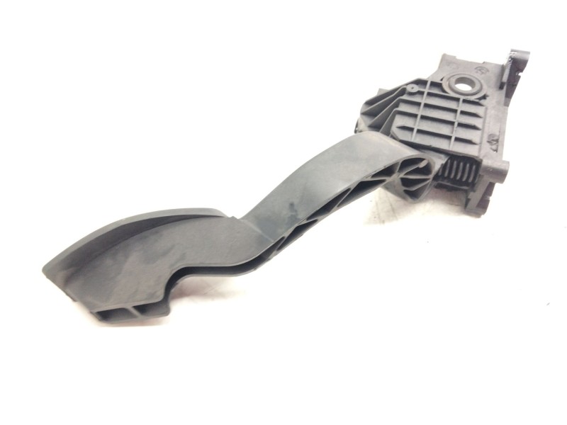 Recambio de pedal acelerador para opel corsa d 1.3 16v cdti referencia OEM IAM 13305804  