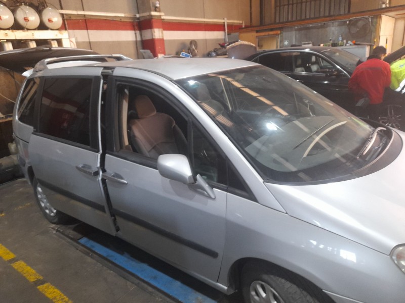 peugeot 807 del año 2003