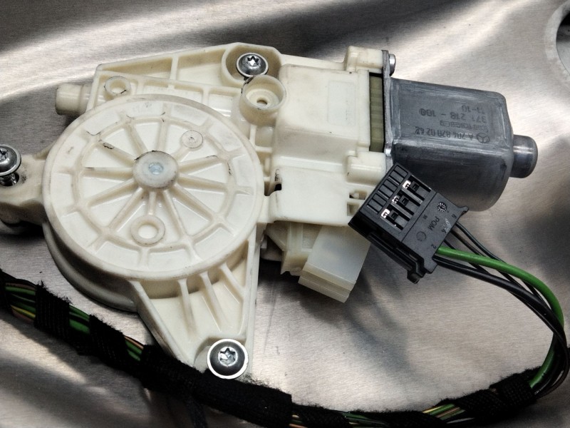 Recambio de elevalunas delantero derecho para mercedes clase e (w212) lim. referencia OEM IAM A2128201102  