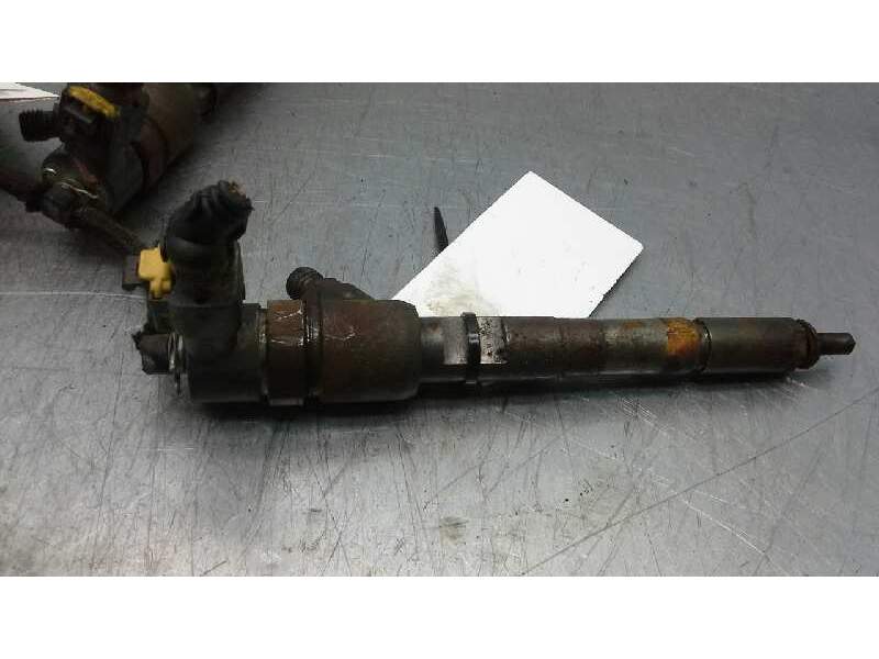 Recambio de inyector para opel corsa c silverline referencia OEM IAM 0445110083  
