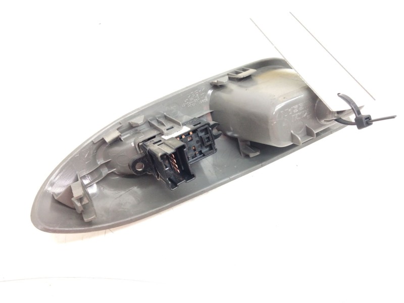 Recambio de mando elevalunas trasero izquierdo para nissan juke (f15) 1.6 16v referencia OEM IAM 829611KA0A  