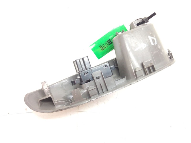 Recambio de mando elevalunas trasero derecho para nissan juke (f15) 1.6 16v referencia OEM IAM 82960  