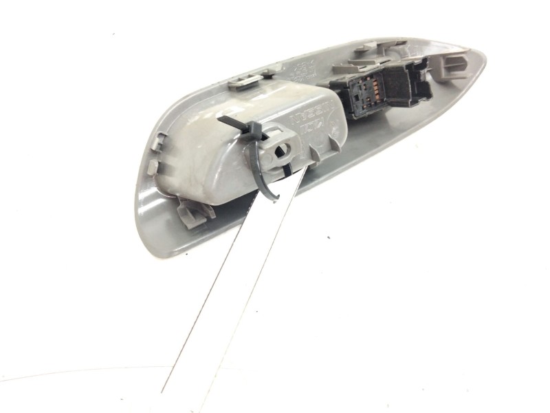 Recambio de mando elevalunas trasero derecho para nissan juke (f15) 1.6 16v referencia OEM IAM 82960  