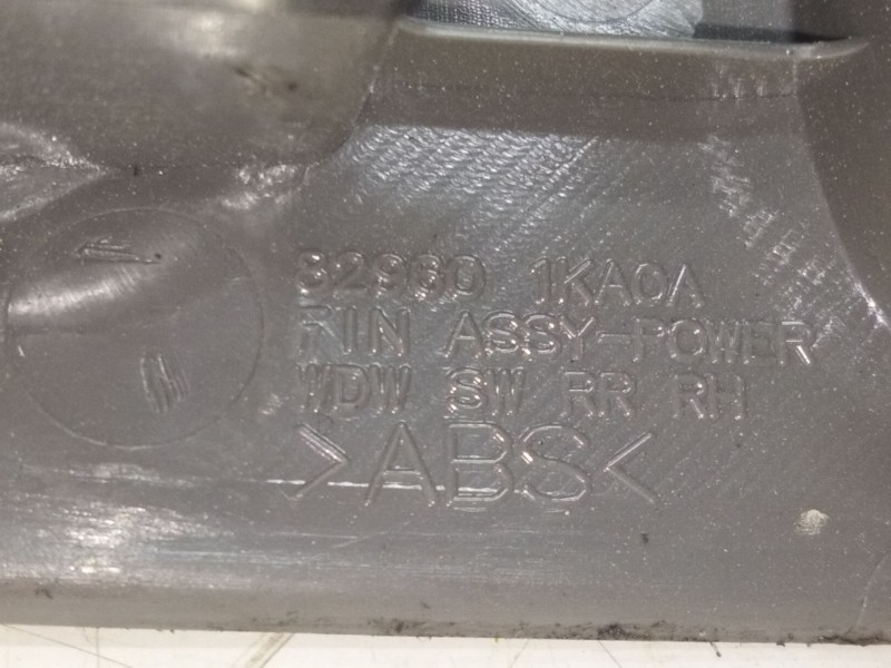 Recambio de mando elevalunas trasero derecho para nissan juke (f15) 1.6 16v referencia OEM IAM 82960  