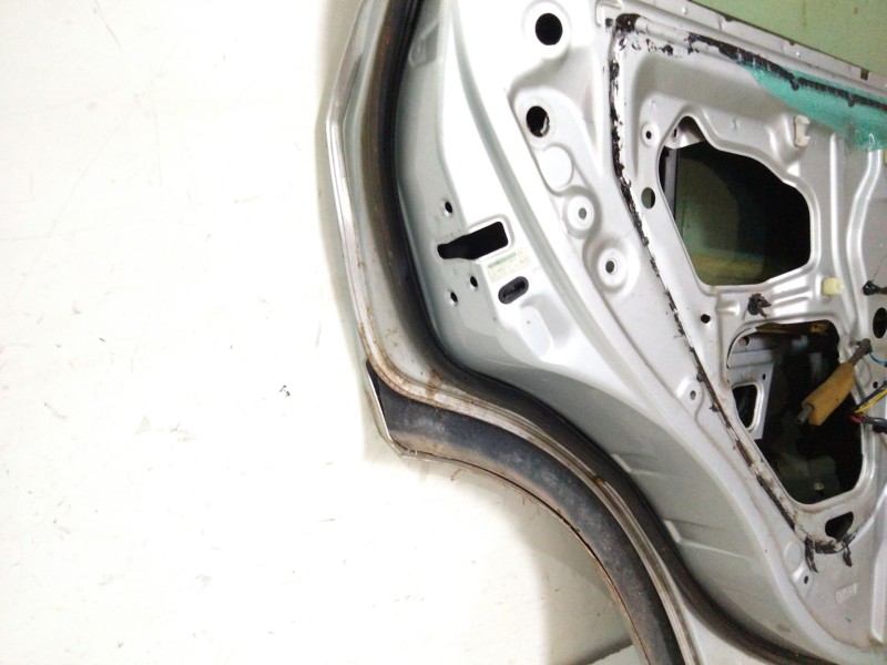 Recambio de puerta trasera izquierda para toyota rav 4 (a2) 2.0 turbodiesel cat referencia OEM IAM   