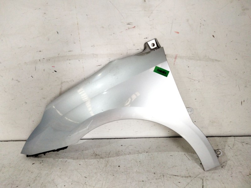 Recambio de aleta delantera izquierda para citroën c4 berlina 1.4 16v referencia OEM IAM   