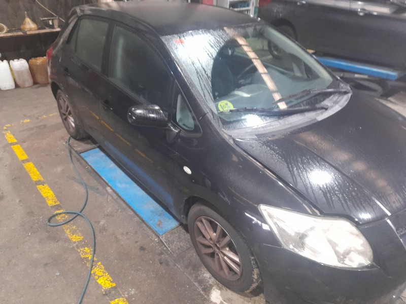 toyota auris (_e15_) del año 2009