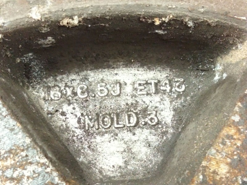 Recambio de llanta aluminio para ssangyong rodius 2.7 turbodiesel cat referencia OEM IAM 16-5-TORNILLOS ET43 