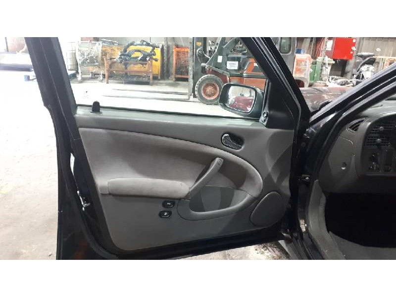 saab 9-5 sedán del año 2001