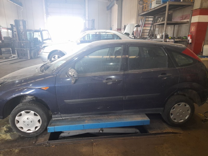 ford focus berlina (cak) del año 2000