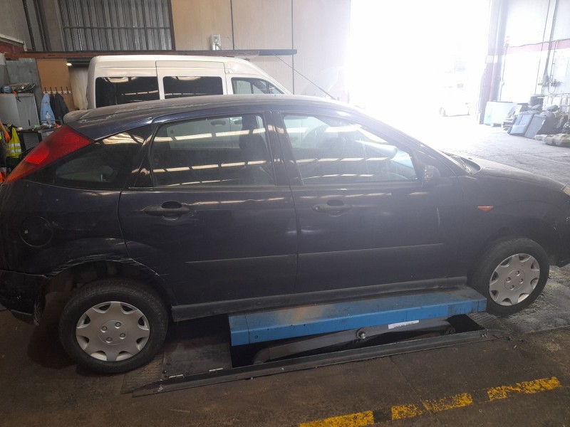 ford focus berlina (cak) del año 2000
