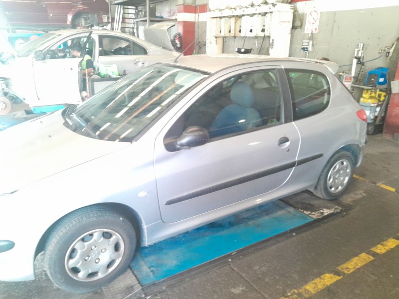 peugeot 206 berlina del año 1999
