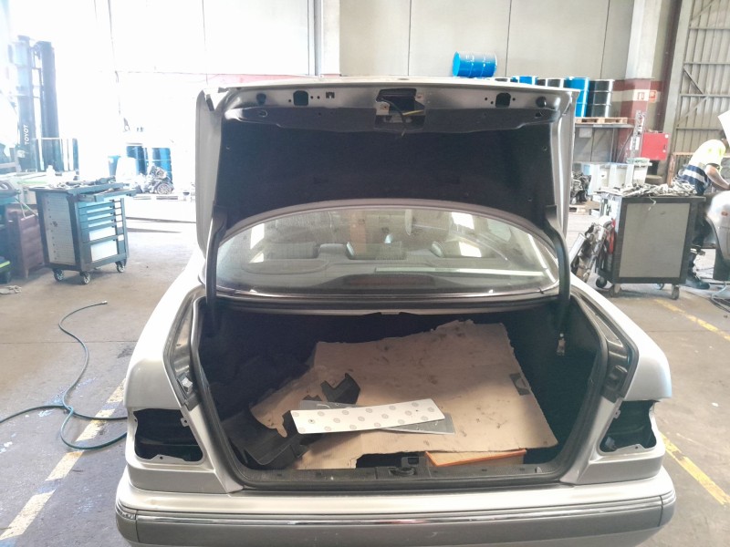 mercedes-benz clase e (w210) berlina del año 2000