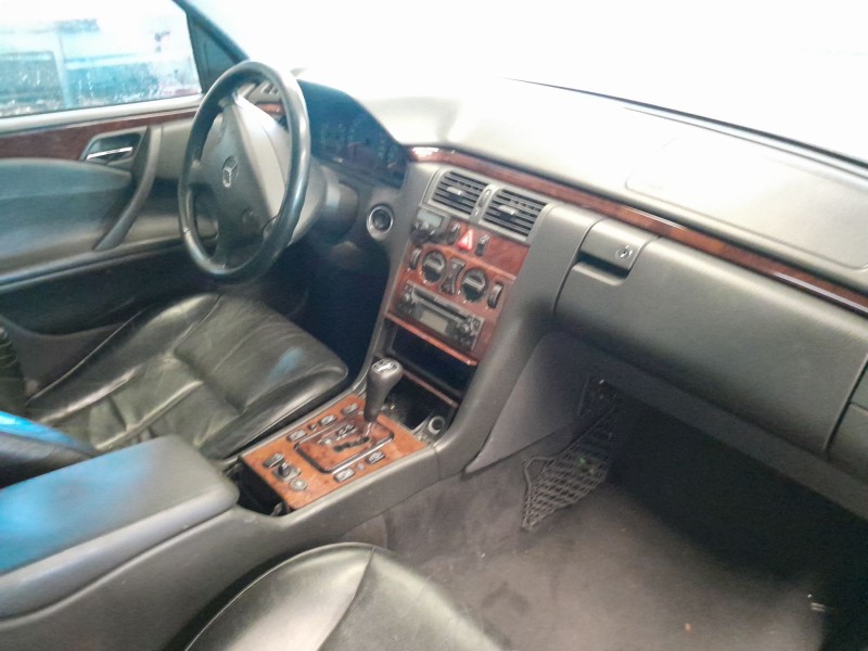 mercedes-benz clase e (w210) berlina del año 2000