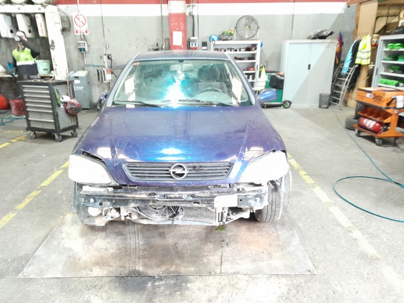 opel astra g berlina del año 2000