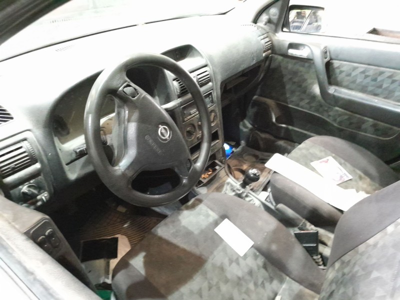 opel astra g berlina del año 2000