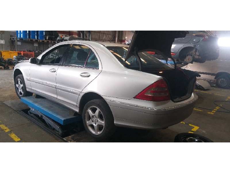 mercedes-benz clase c (w203) berlina del año 2003