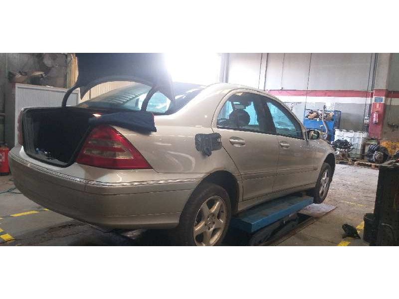 mercedes-benz clase c (w203) berlina del año 2003