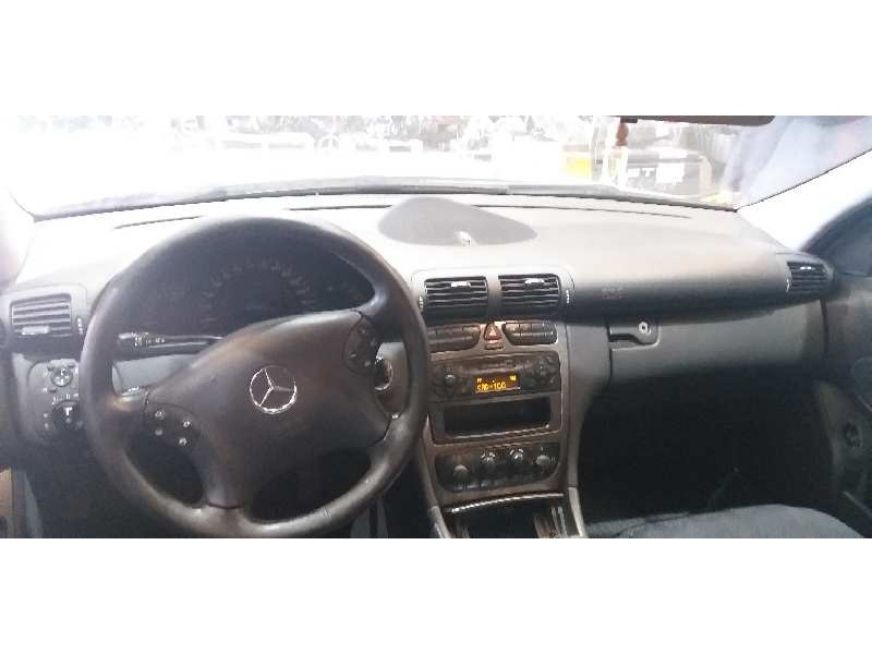 mercedes-benz clase c (w203) berlina del año 2003