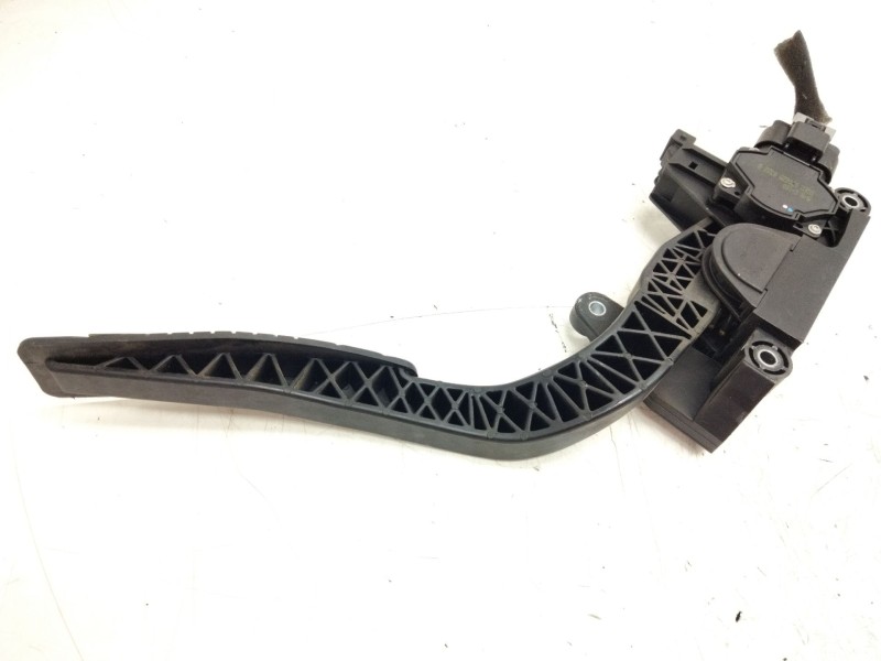 Recambio de pedal freno para chevrolet captiva 2.0 vcdi lt referencia OEM IAM 0706250322B  