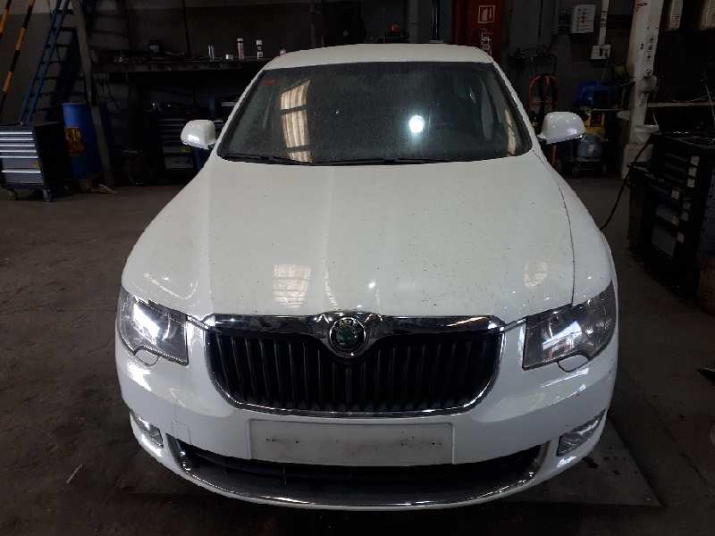 skoda superb combi (3t5) del año 2009