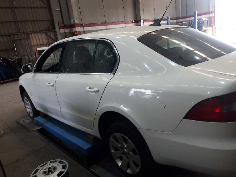 skoda superb combi (3t5) del año 2009